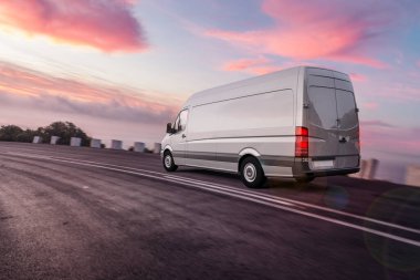 Minibüsün ya da nakliye şirketinin 3D görüntülemesi bir gecede paketleri ve teslimatları teslim eder.