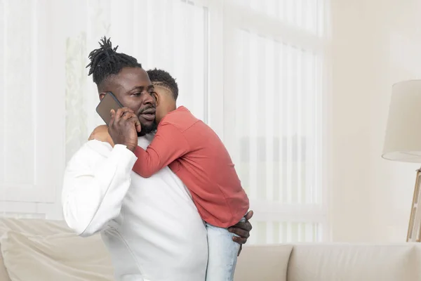 Shot Dark Skinned African Male Holding Sick Little Child His — Stock Photo, Image