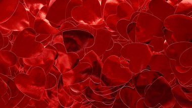 Parlak burgundy konfetisinin yakın plan çekimi kalp şeklinde, üst görüş.