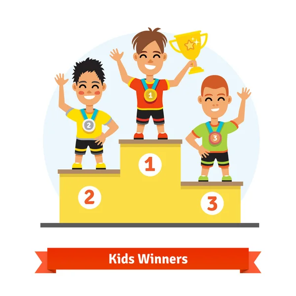 Niños deportistas ganadores de pie en el podio — Vector de stock