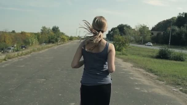 Beautiful girl jogging — Stock Video