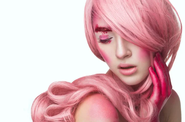 Yaratıcı pembe ile kız makyaj