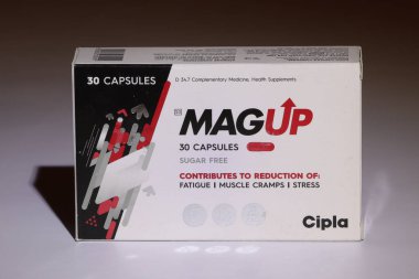 Ambalajda belirtildiği gibi çeşitli sorunların tedavisi için magnezyum hapları