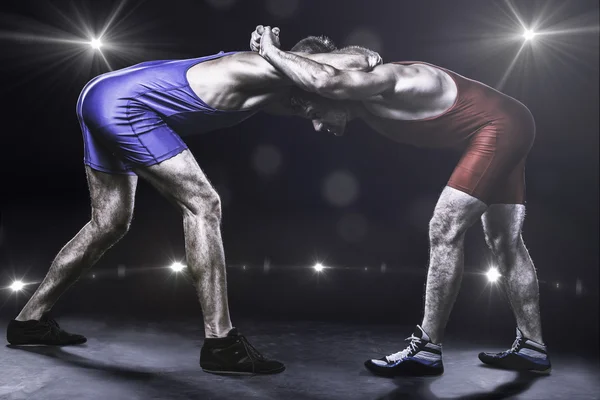 Two wrestlers in stance on stage — Stock Photo, Image