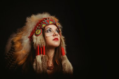 Kızılderili şapka.