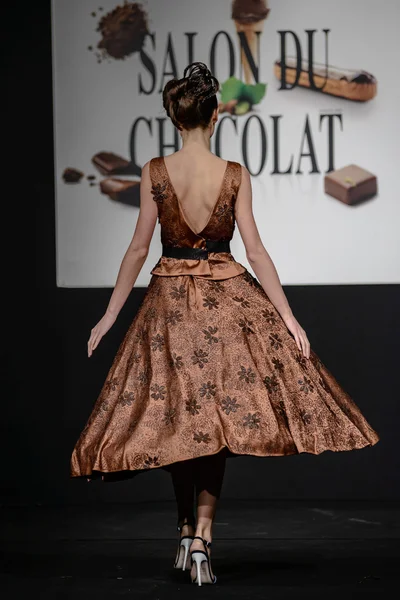 Defile podyum üzerinde fuar süresince "Salon du chocolat" Stok Fotoğraf