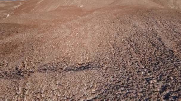 Survolant les collines de la planète rouge.traces d'exposition à un environnement agressif — Video