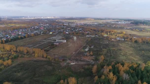 Vista Aérea Canteiro Obras Vazio Nos Arredores Aldeia Tomada Edifício — Vídeo de Stock