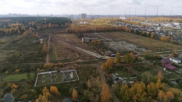 Widok Powietrza Pusty Plac Budowy Obrzeżach Wsi Strzelnicach Budynku Przemysłowym — Wideo stockowe