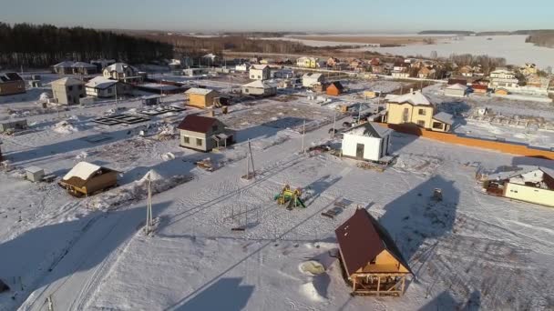 Vista Aerea Piccolo Parco Giochi Bambini Nel Villaggio Cottage Invernale — Video Stock