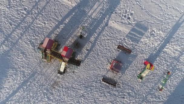 Góry Dół Widok Lotu Próżni Mały Plac Zabaw Dla Dzieci — Wideo stockowe