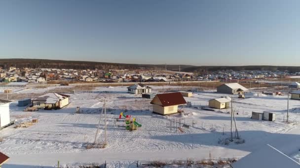 Letecký Pohled Domy Výstavbě Malé Dětské Hry Hřiště Zimní Chatové — Stock video