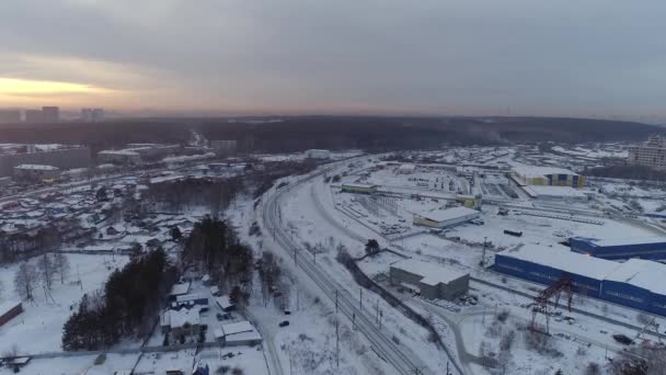 Вид Повітря Індустріальну Зону Околиці Міста Ввечері Багато Одноповерхових Приватних — стокове відео