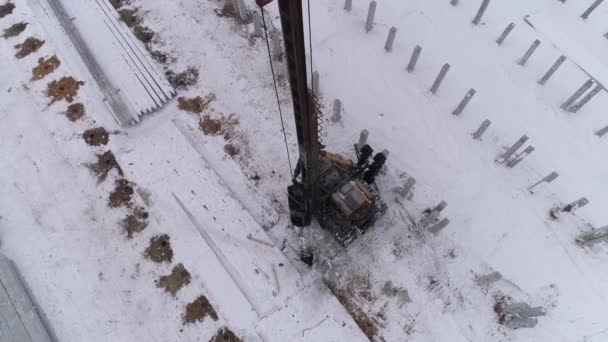 Veduta Aerea Drone Una Macchina Palo Foro Lavoro Cantiere Invernale — Video Stock