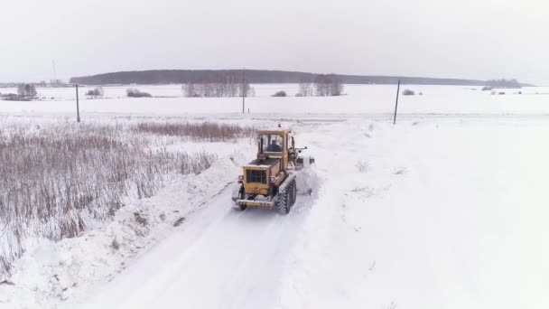 Vista Aérea Snowblower Grader Borra Snow Covered Country Road Campo — Vídeo de stock