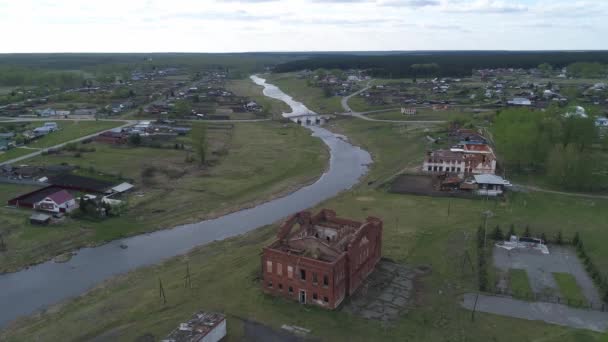 Vista Aérea Mercader Abandonado Arruinado Antigua Casa Ladrillo Rojo Otros — Vídeo de stock