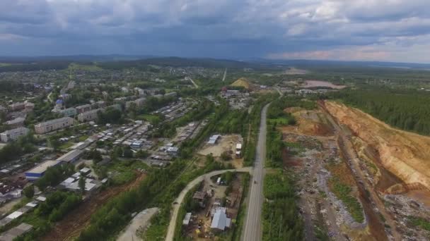 Vista Aérea Pequeña Ciudad Industrial Provincial Las Afueras Ciudad Hay — Vídeos de Stock