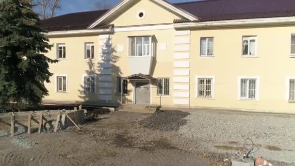 Drone View Reconstruction Two Story House Peestrian Boulevard Provincial Autumn — Vídeo de stock
