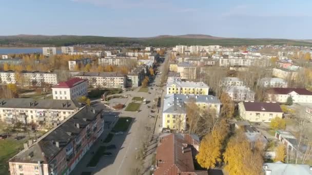 Utsikt Plassen Den Provinsielle Russiske Byen Med Lave Bygninger Dammer – stockvideo