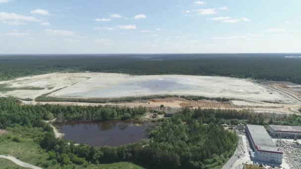 Pemandangan Udara Dari Tempat Pembuangan Pasir Besar Dari Tambang Emas — Stok Video