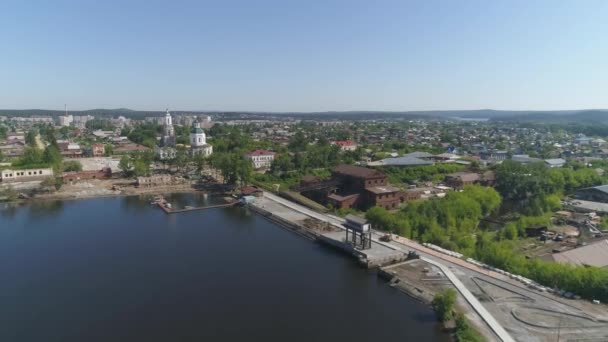 Luchtfoto Van Bouw Van Een Dijk Provinciestad Reconstructie Van Oude — Stockvideo