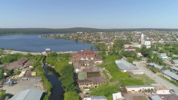 Vista Aérea Antiga Fábrica Tijolos Vermelhos Nos Arredores Cidade Provincial — Vídeo de Stock