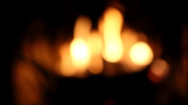 模糊的光亮从壁炉. — 图库视频影像