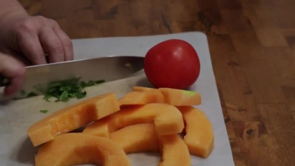 Preparing fresh food for a meal on a cutting board — Stock Video