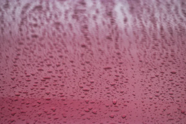 Metal rojo abstracto con gotas de lluvia y agua —  Fotos de Stock