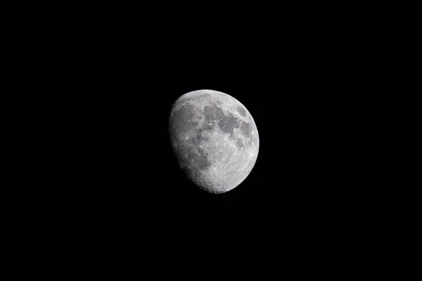 月の表面に現れる光と影 — ストック写真