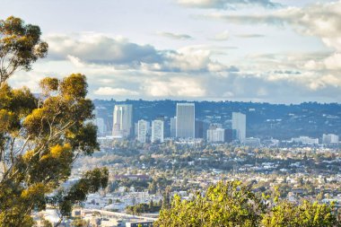 Gözden kaçan bir şehrin silueti.