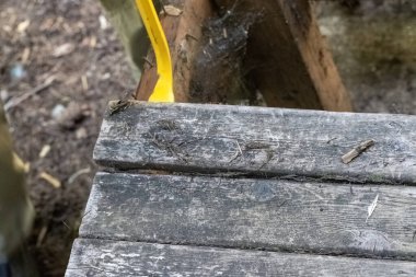 Sarı levyeyi kapat Güverteden tahtaları topla