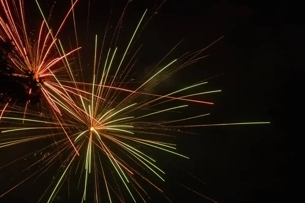 Red and green sparks from fireworks in night sky — Stock Photo, Image