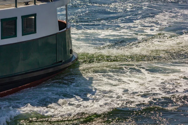 Acordar de um barco a pé — Fotografia de Stock