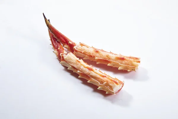 Daging kepiting dalam cangkangnya pada latar belakang putih — Stok Foto
