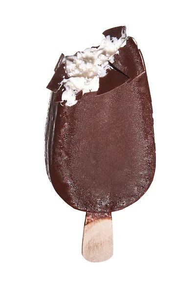 Мороженое покрыты shokolad изолированы на белом фоне — стоковое фото