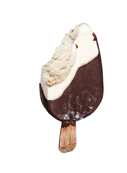 Beyaz arka plan üzerinde izole kaplı dondurma shokolad
