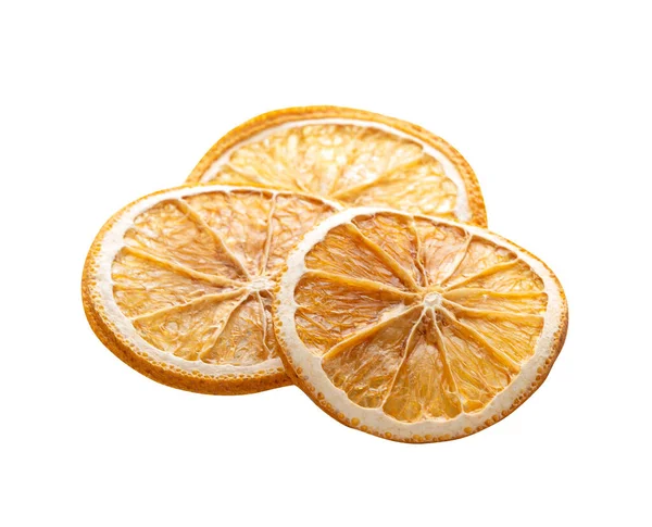 Kurumuş turuncu yuvarlak dilimler, beyaz arka planda izole edilmiş.