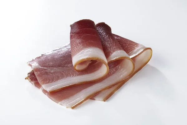 Bacon no fundo branco — Fotografia de Stock