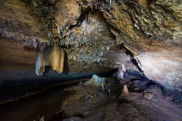 Underground Cave Refracted Headlights — Stock Photo, Image