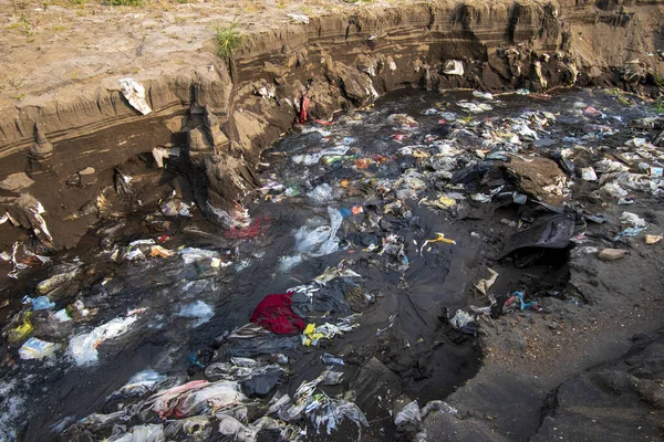 Plastic waste in rivers, pollution and the environment