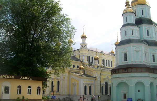 Pokrovsky kloster in charkow, ukraine — Stockfoto