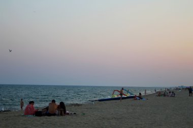 Karadeniz kıyısındaki kumsal 