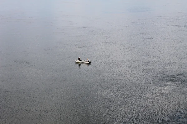 Boat with fishermen at the river Dnieper — Stock Photo, Image