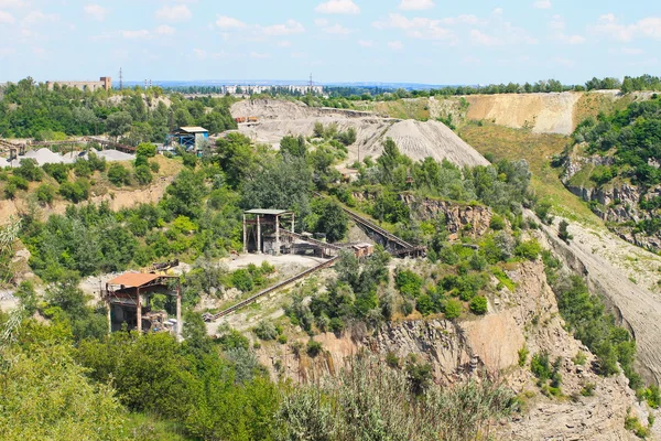 Extracción de recursos minerales en la cantera — Foto de Stock