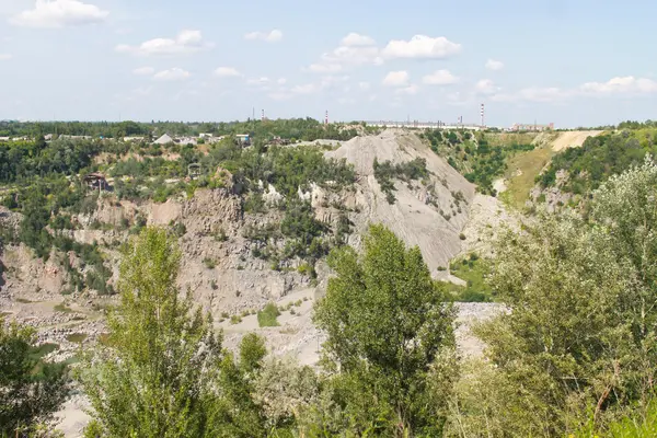 Extracción de recursos minerales en cantera de granito — Foto de Stock