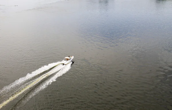 Lotu ptaka motorówka na rzece Dniepr — Zdjęcie stockowe