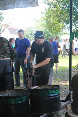 Demirci iş başında 