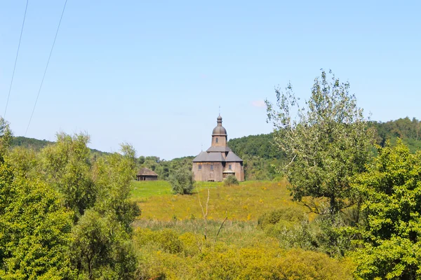 Oude Oekraïense houten kerk — Stockfoto