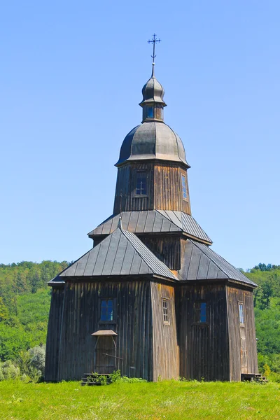 Gamla ukrainska träkyrkan — Stockfoto